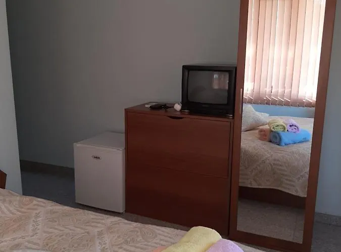 Affittacamere Къща За Гости Рожен Рест